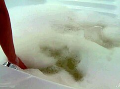 renzy f squirts hard with showerhead