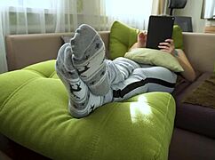 damn hot amateur teases sexy wrinkled feet!