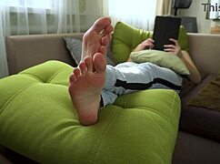 damn hot amateur teases sexy wrinkled feet!