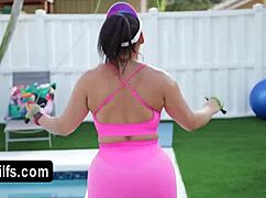 horny workout with bubbly ass milf turns into outdoor quickie fuck