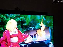 Escuchando a Yailin y Karol G en la sala, me dan GANAS DE MASTURBARME con mi big ass sexy