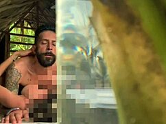 i massage beach tourists with hot tunes to earn cash