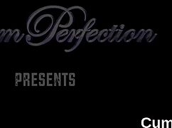 whoa slutty bimbo bombshell slurps bukkake cumswap facial from blowbang cocks!!