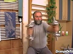 petite teen 18+ fucks grandpa hard at gym 💦😈🔥