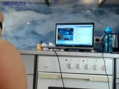 Sexy Dea squirts everywhere on her hot live webcam stream