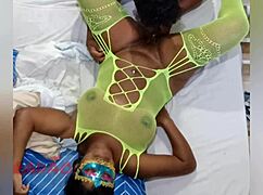 Puta moans and squirts during deep oral action