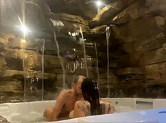 casal on honeymoon with wife riding hard in motel poolside