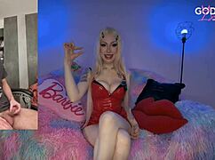 piccolo cazzo umiliato dalla mistress italiana tettona in corsetto latex