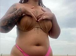 pedi pra ele por o pau pra fora da bermuda pra ver se ta duro