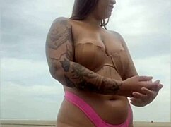 pedi pra ele por o pau pra fora da bermuda pra ver se ta duro