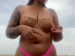 pedi pra ele por o pau pra fora da bermuda pra ver se ta duro