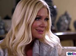 Stepdaughter tongue dives stepmom pussy to spark her memory