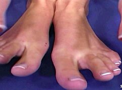 Light brown teen skinny waist big clit fucked raw no condom cum on feet