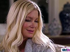 Stepdaughter tongue dives stepmom pussy to spark her memory