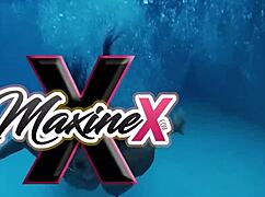 Jody explodes in squirting orgasm under Chanta Rose's brutal femdom lick