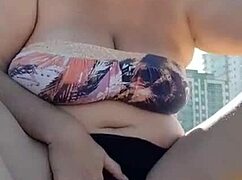 mature blonde mijando big pussy lips on beach