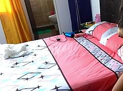 This masseuse strips hot with agarabas and olpr toys