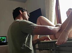 Loirinha Rabuda Spreads Legs And Offers Tight Pussy On Table