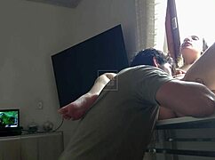 Loirinha Rabuda Spreads Legs And Offers Tight Pussy On Table