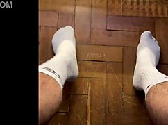 check this brazilian with pezao feet and pauzao monster cock ready to play 😈👣🍆