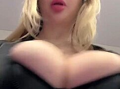 whoa those big natural tits are bursting out of tight leather 😍🍒