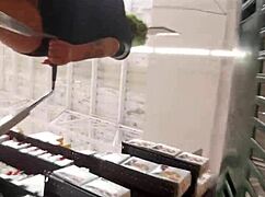 i spot this huge ass latina in supermarket shaking it wild 🍑😏