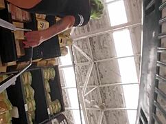 i spot this huge ass latina in supermarket shaking it wild 🍑😏