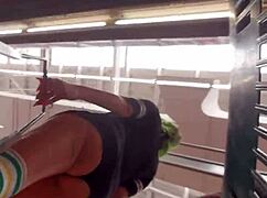 i spot this huge ass latina in supermarket shaking it wild 🍑😏