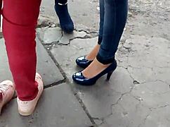 Hermosa princesa rocking those sexy zapatillas and heels, total stunner! 👠✨