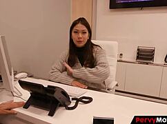 entrepreneur stepmom takes anal at work 😈🍑💦