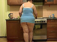 hey chubby housewife, that big ass dildo fuck looks fun 🍑💦