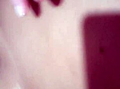 limpando o mel do meu vibrador enquanto gozo gostoso parte 1 de 2