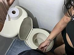 madrastra's big ass has me throbbing so bad she helps out