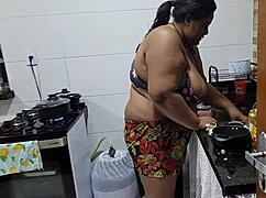 gordinha madrasta sneaks from party for kitchen pounding by enteado