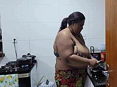 gordinha madrasta sneaks from party for kitchen pounding by enteado