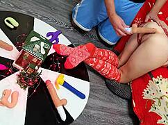 how do two thrusting dildos destroy her tight milf pussy this christmas?