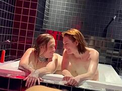 MARIDO CORNO WATCHES REH QUEEN GET PUSSY LICKED BY SAFADAS THEN CUMS IN THEIR MOUTHS