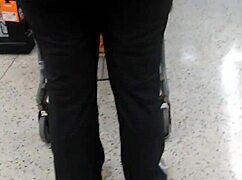 Hidden cam catches big booty pawg milf bending at cub foods