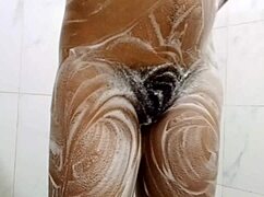 omg my hairy pussy cums so hard while pissing in the bath...