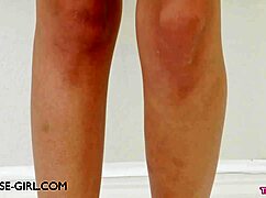 omg this cute brunette model is seducing producer on sofa 😘📸