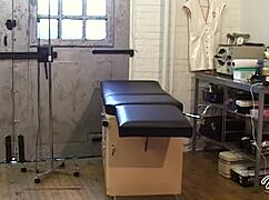 Maxine X fingers nasty wet pussy