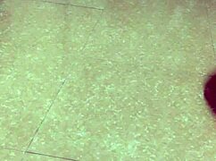 Chồng lột quần vợ trong bếp nóng bỏng