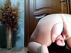 Chubby stepmom in pantyhose sends steamy solo dildo pussy play to stepson by mistake