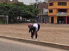 le dan harto huevo duro por ano a conera peruana estudiante