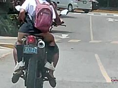 le dan harto huevo duro por ano a conera peruana estudiante