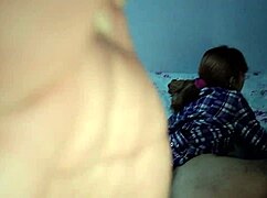 se corrió en mi boca y me la tomé toda mientras ordenaba el cuarto de mi hermanastro peruvian latina homemade