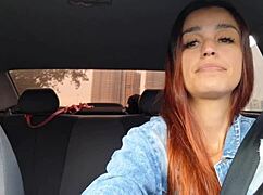 motorista de app safada... pegou o cara se masturbando e fudeu sem camisinha no carro dele!!