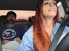 motorista de app safada... pegou o cara se masturbando e fudeu sem camisinha no carro dele!!