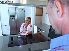 boldly slurping stepsister's dripping teen pussy for breakfast in total silence