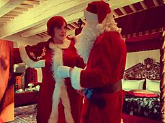 granny carmen rocks christmas in july with her naughty double vibrator fuck session, cumming hard